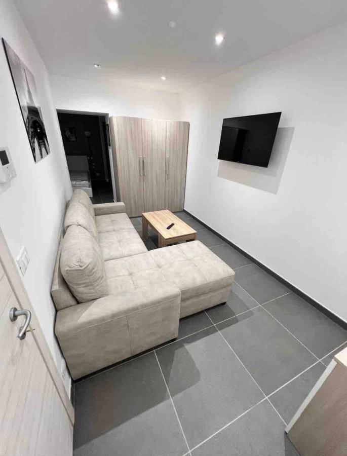 Appartamento Pregevole Duplex a 1 minuto dalla metro Collegno Esterno foto